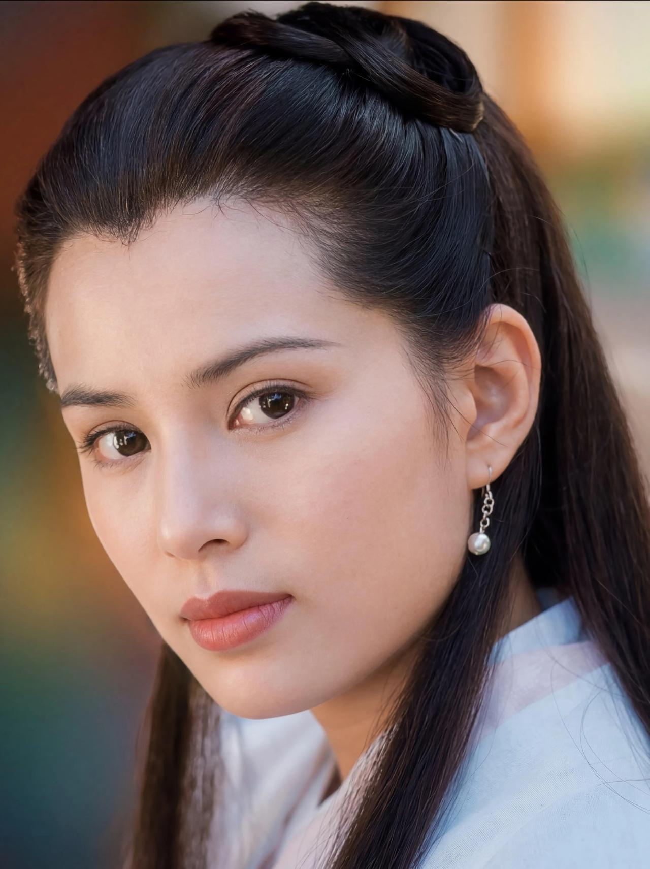 射雕中的四大美女你喜欢谁？
  不装了，我喜欢第四位。你看她容貌绝世、气质独特，