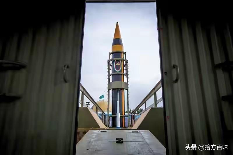 伊朗向以色列发射最新型的可携带一吨战斗部的霍拉姆沙赫尔-4高超音速导弹，以色列无