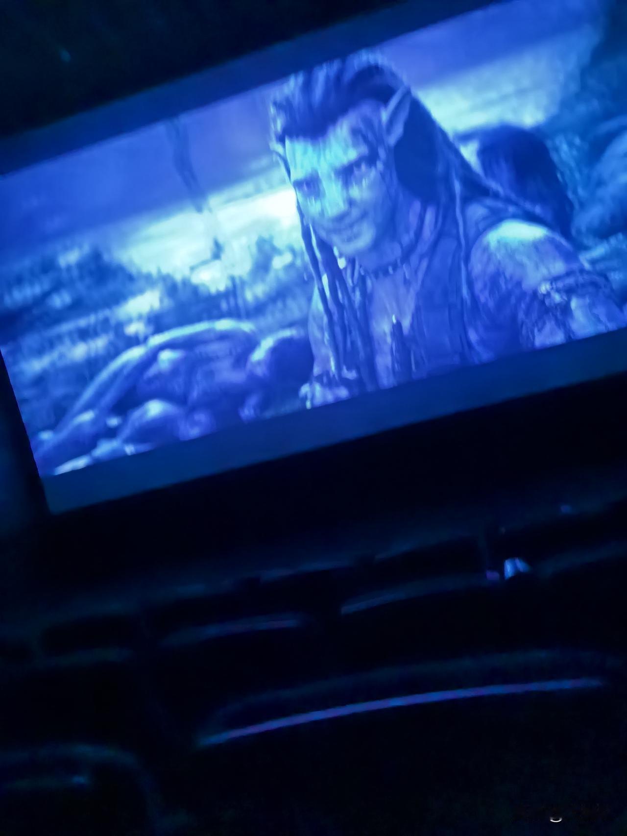 阿凡达第3部也太好看了吧。

这部电影真的是相当的精彩，既展现了原始的一面，又展