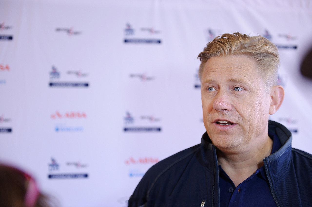 舒梅切尔批评枪手主帅阿尔特塔执教方式：你看看他在教练区的表现，阿尔特塔就是个控制