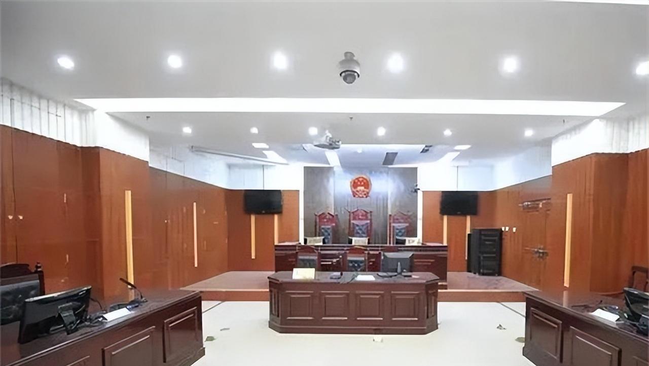 1983年，翟曼霞因交往过18个男友而被冠上“流氓罪”，执行枪决前她高呼：“性是