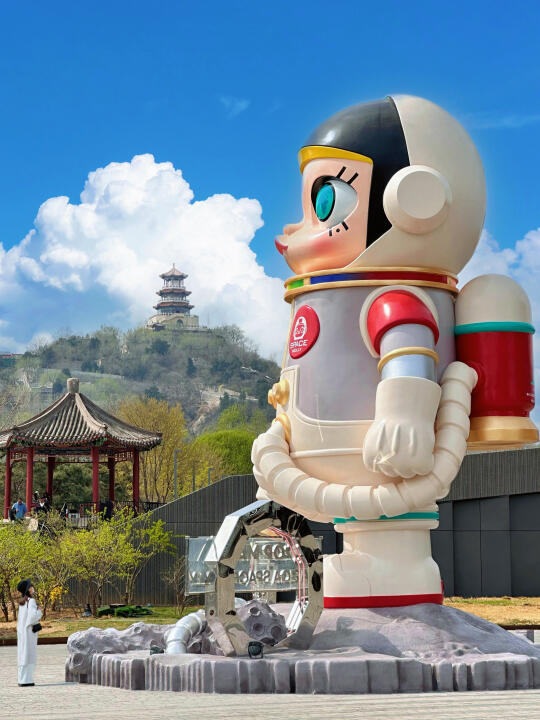 北京首钢打卡新地标！9米SPACE MOLLY！附攻略