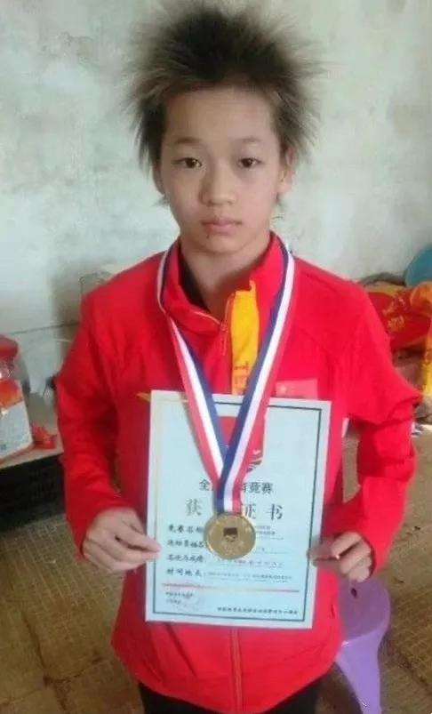 不知道大家发觉没有？全红婵越来越漂亮了。
真是女大十八变，越变越好看。
刚出道时