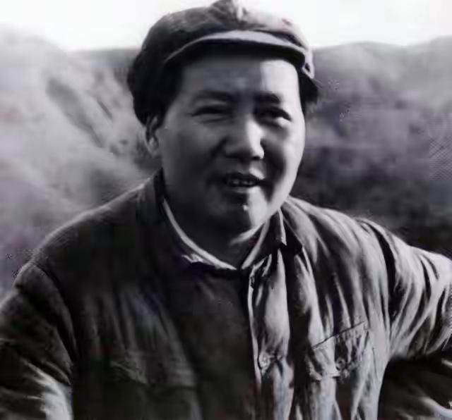1947年陕北深夜，那阵压抑的哭声，让毛主席伫立良久
 
寂静深夜里，一缕压着嗓