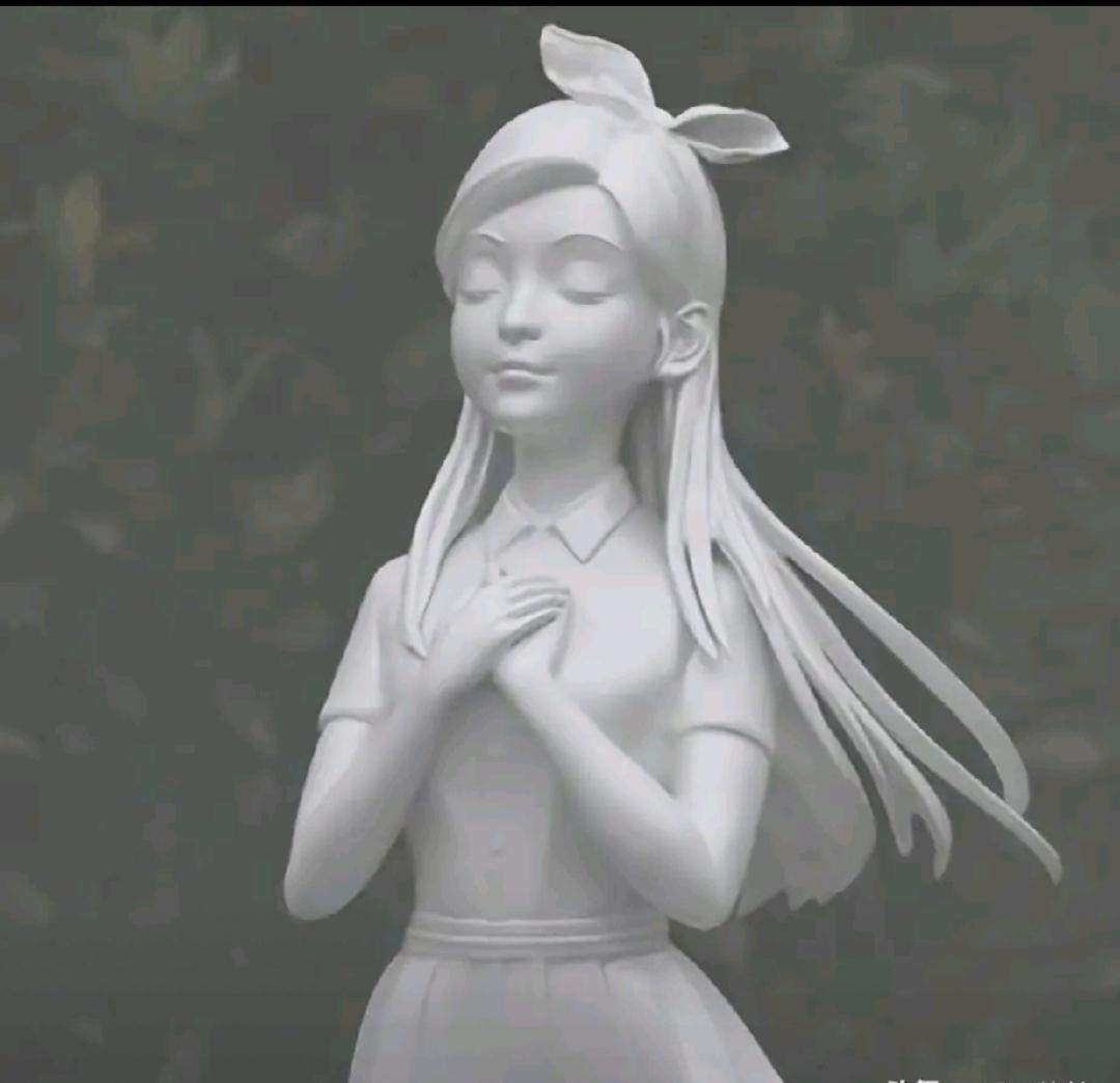 酸辣粉们总喜欢搞事情，一个个非说大S的雕像与她本人不像，为什么非要像？谁规定的？