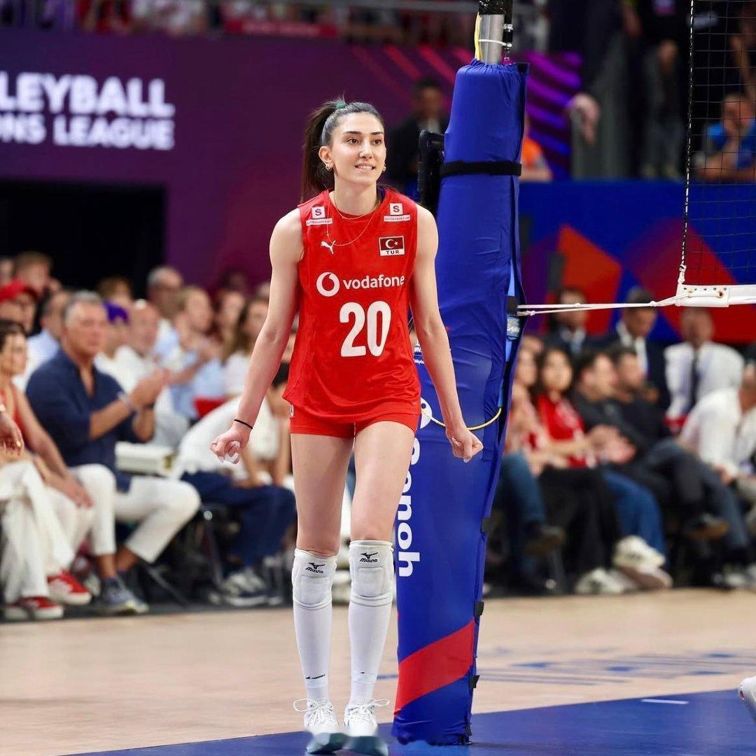 女排 👸🏻 亚普拉克·埃尔切克 🇹🇷 被球迷票选为VNL第一周MVP🔝