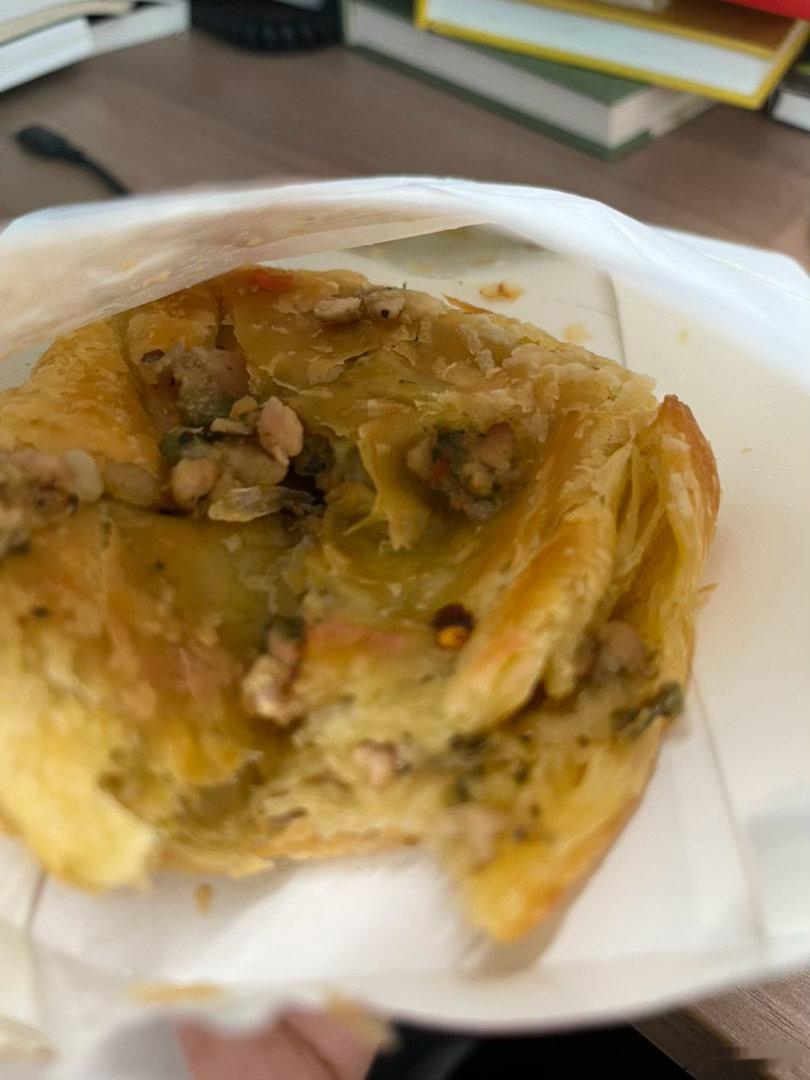 发现了较为接近四川锅盔的贵替：Mstand的打抛猪肉饼。连吃两天了。