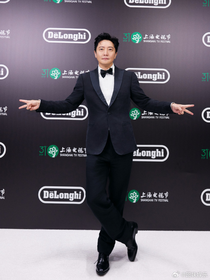 建议郭京飞黑西装半永久郭京飞黑西装贵气感 谁能把白玉兰内场那套黑西装给郭京飞寄过