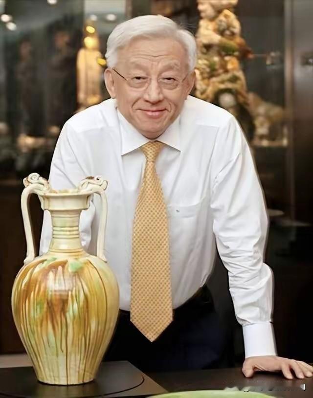 “台独”基地——黑熊学院金主曹兴诚：解放军攻台，我捐30亿给台军！

曹兴诚这出