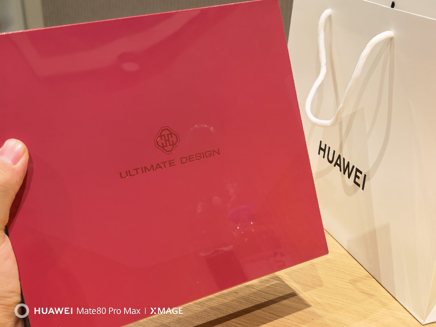 只有单独的商务洽谈室才配得上如此奢华，高级的Mate80 RS非凡大师版甚至，还