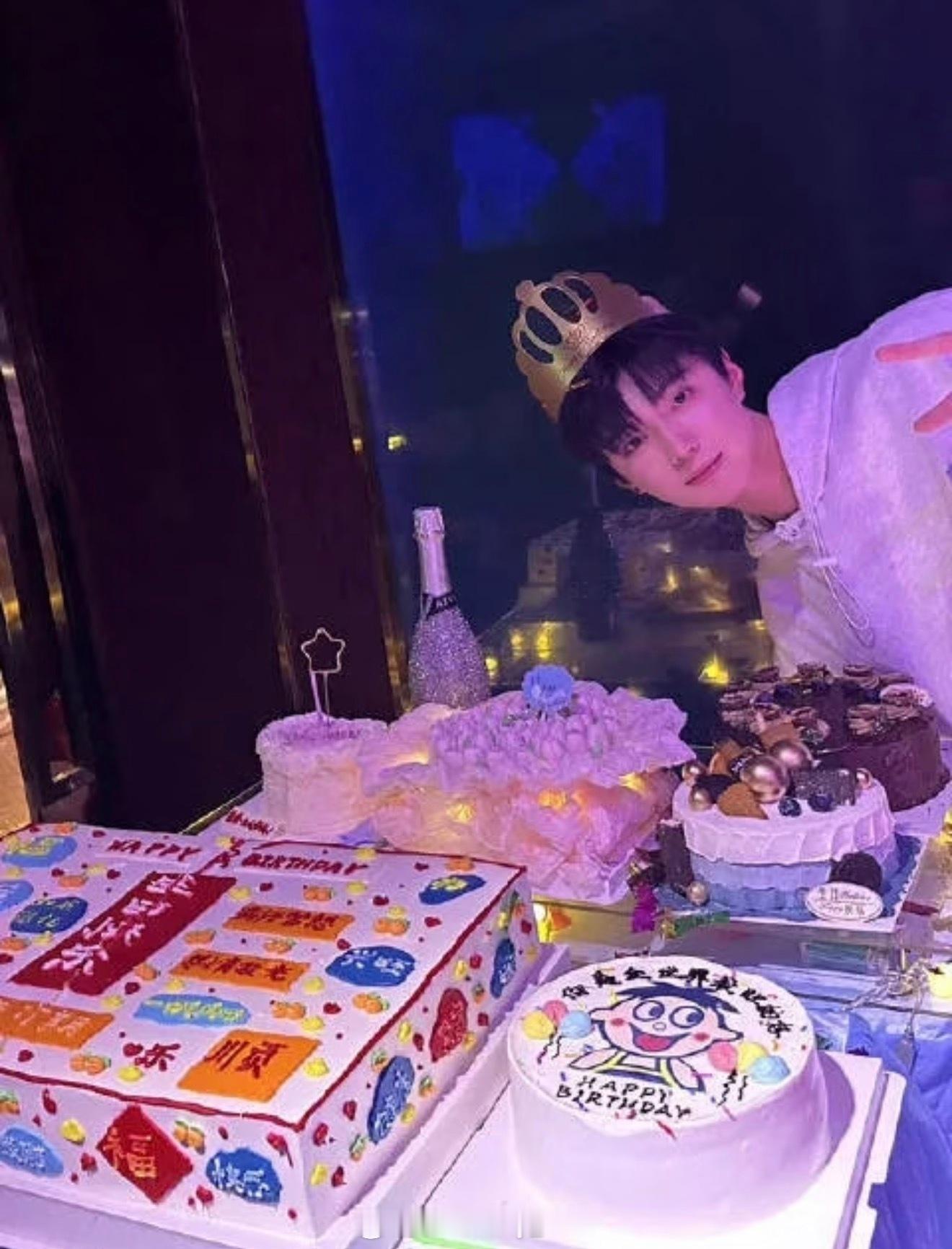 小普今年会吃到几个生日蛋糕呢[拜托] ​​​