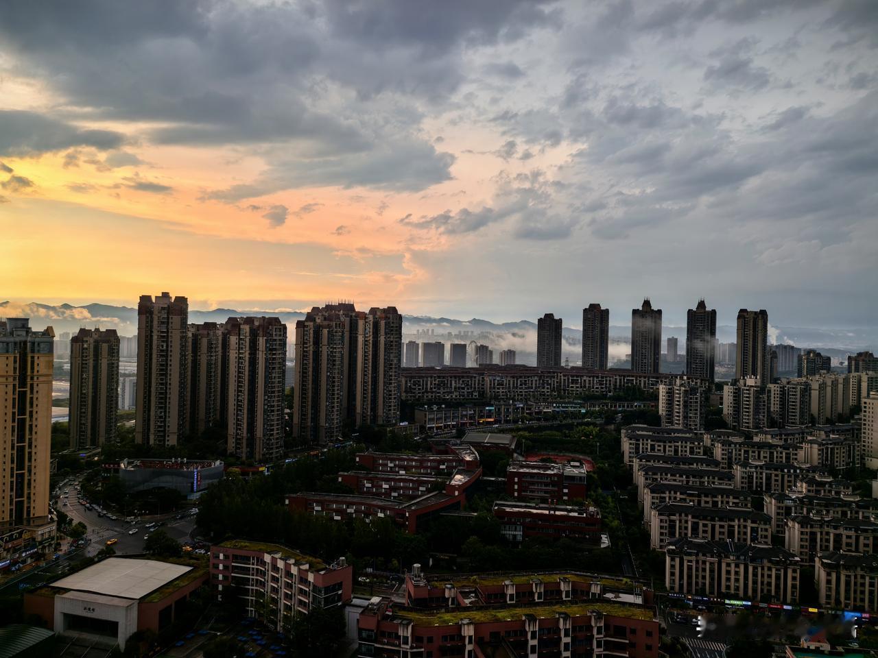 经常收入0.01，对于头条创作，我现在非常佛系了。

曾经我也追过热点，一天也发