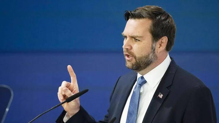 美国副总统万斯称美伊冲突已进入中段博弈，当前美方首要目标是恢复霍尔木兹海峡的通行
