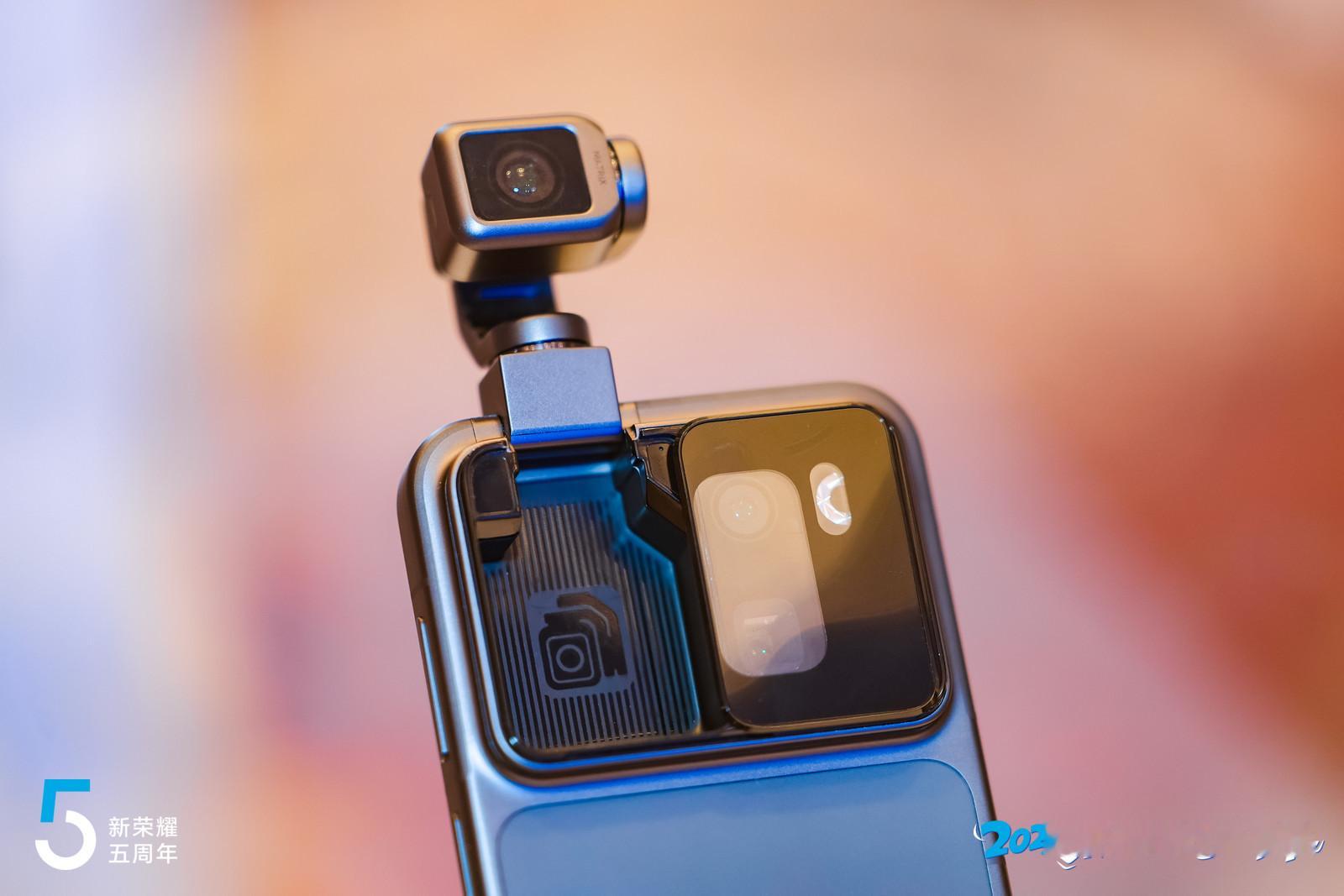 荣耀ROBOT PHONE实拍图来了，我看应该是好几个版本，据说最有可能量产的就