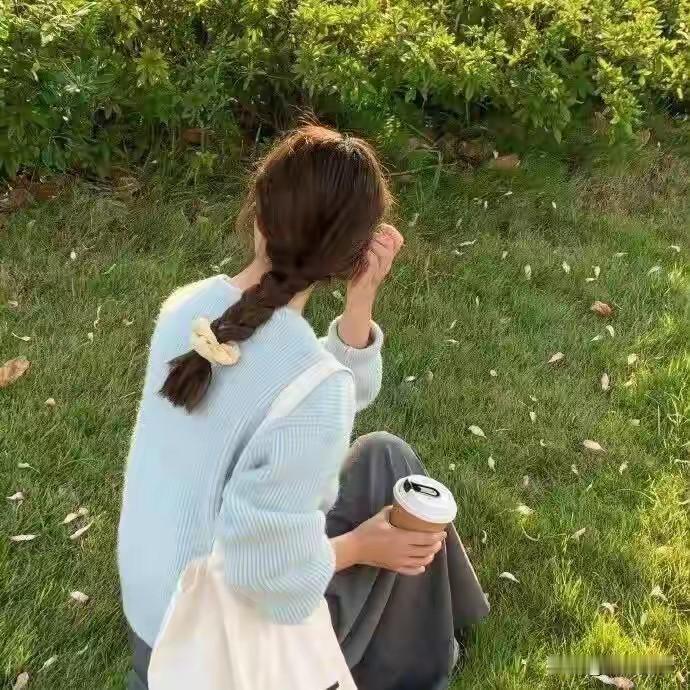 什么样的人，
才会喜欢独处？

答案是：
善的人，
才会喜欢独处。
恶的人，
是