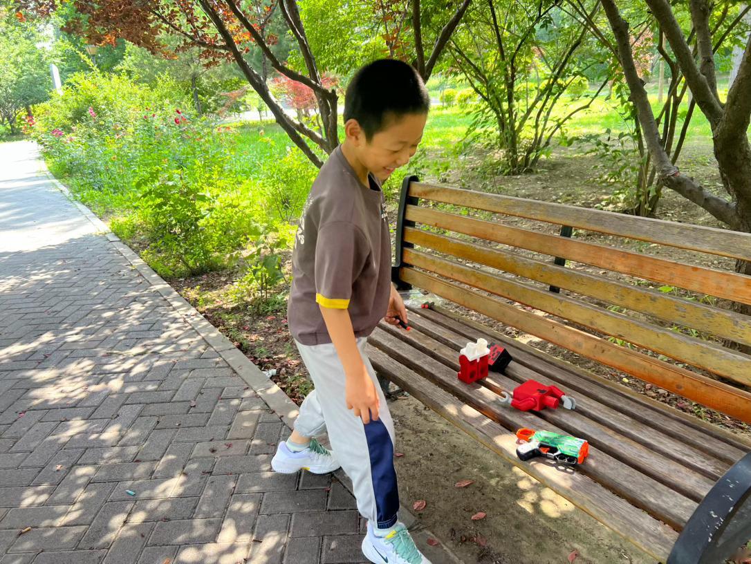 在家呆了一整天一个无聊的端午节这家伙还在咳网上说支气管发炎要咳1-2周看样只能提
