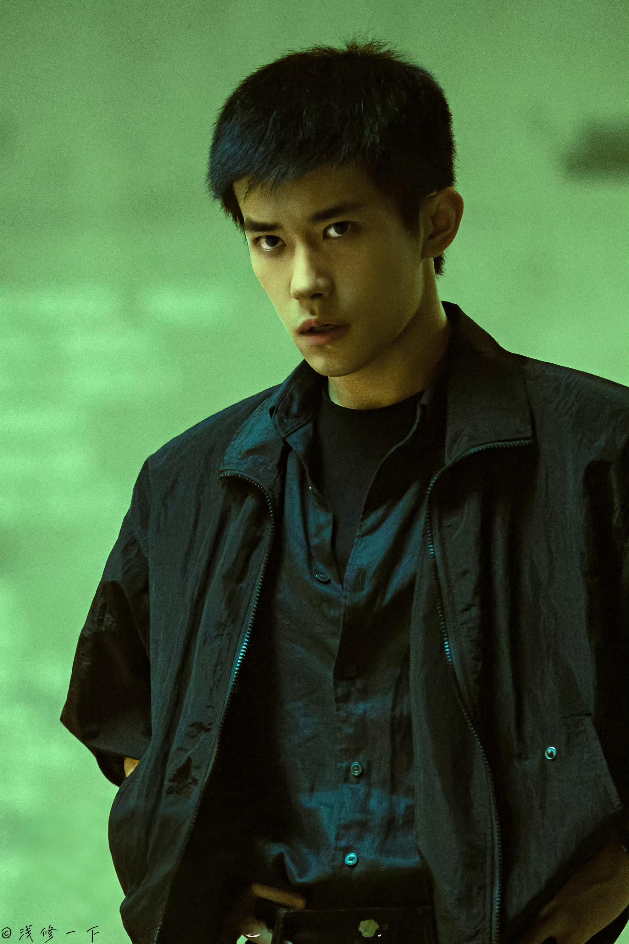 易烊千玺演出了严迪的黑白灰 易烊千玺在电影惊蛰无声里真的贡献出了好牛的演技，扮演