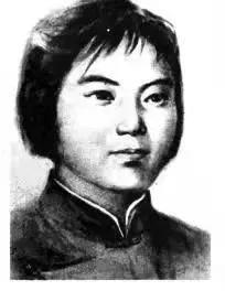 1946年，阴森的监狱里，敌人将烟头狠狠地按在18岁女战士身上，一声痛苦的哀嚎传