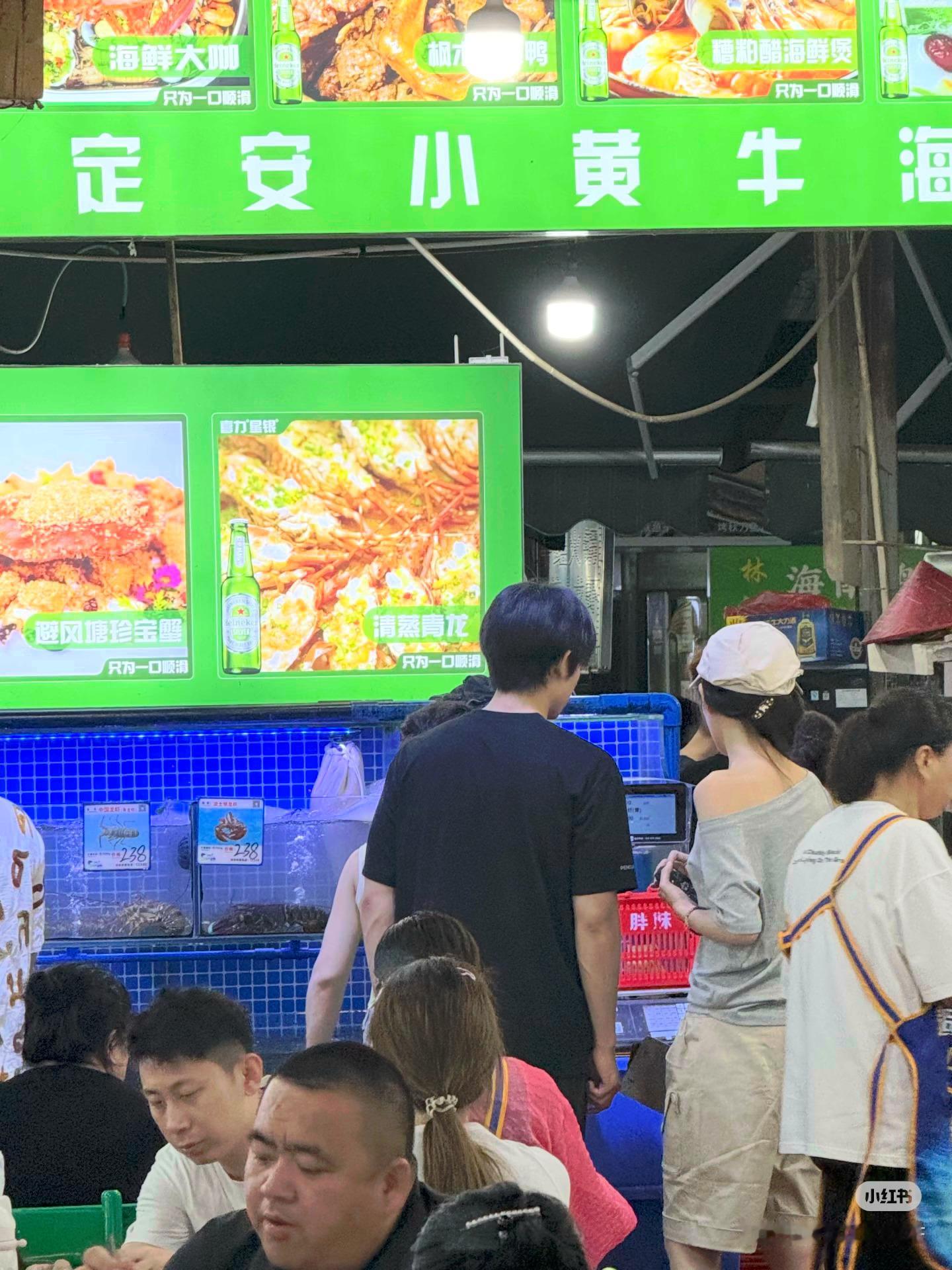 网友偶遇韩雨彤曾辉  落日雨辉稳稳的幸福