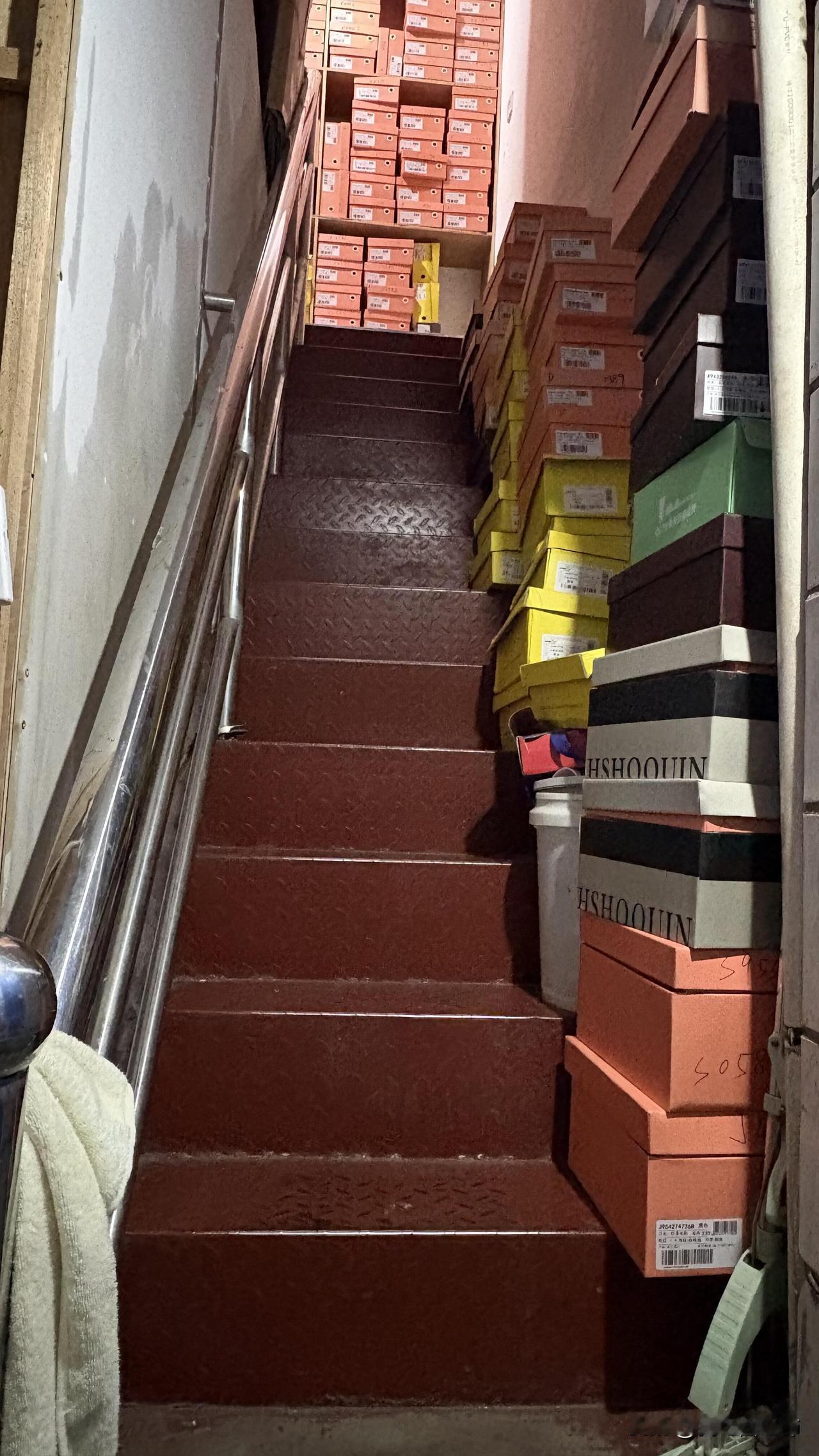 好吧，可能是我在干这个之前，根本没想到世界上有这样一个工作。我找了一个寒假工，8