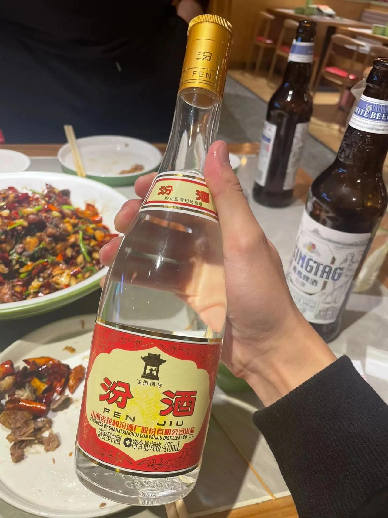 国内4大“委屈酒”，年轻人瞧不上，内行人整箱往家搬！

1、黄盖玻汾
人送外号“