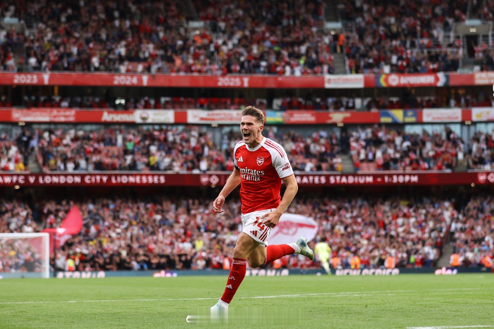 阿森纳名宿温特伯恩谈约克雷斯：现在无需担忧约克雷斯进球少，如果圣诞节他仍然无法进