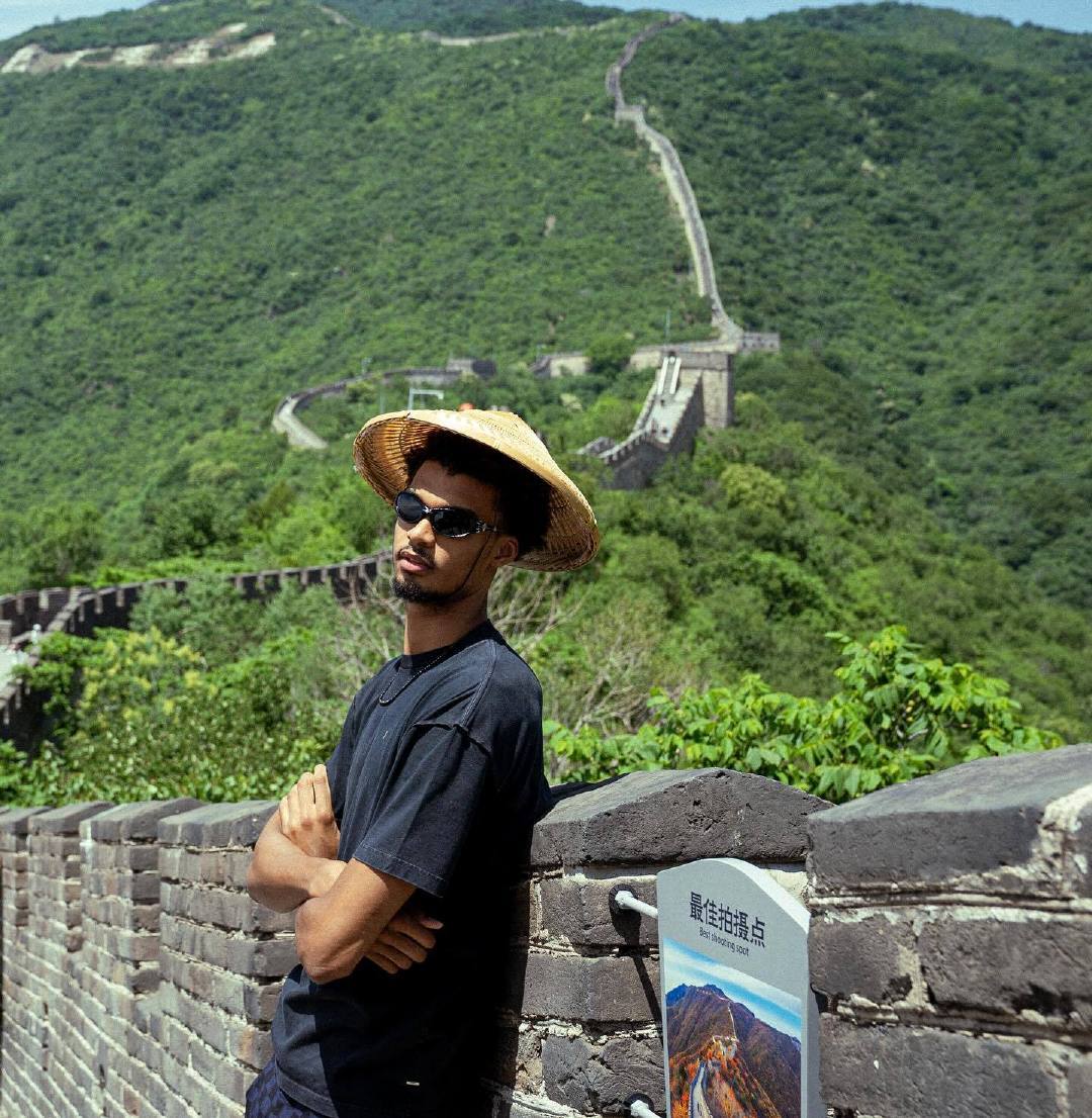 文班亚马在社媒上晒出了前段时间中国之旅的照片，少林寺第一高僧！文班亚马社媒晒中国