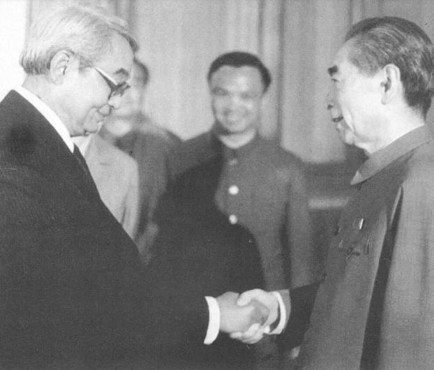 1975年6月，周恩来会见泰国总理巴莫