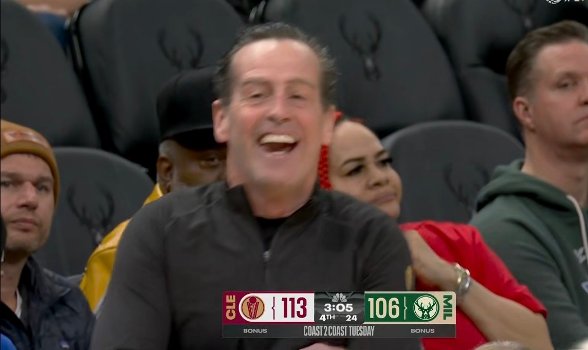 这球吹哈登进攻犯规，阿特金森都看笑了 