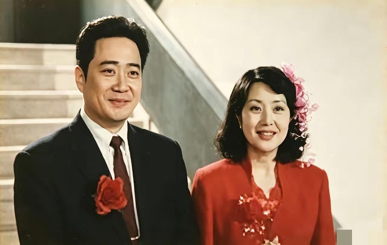 张铁生蹲了十五年大牢。他媳妇董礼平等了十五年。她是沈阳农业大学的讲师，两人是同窗