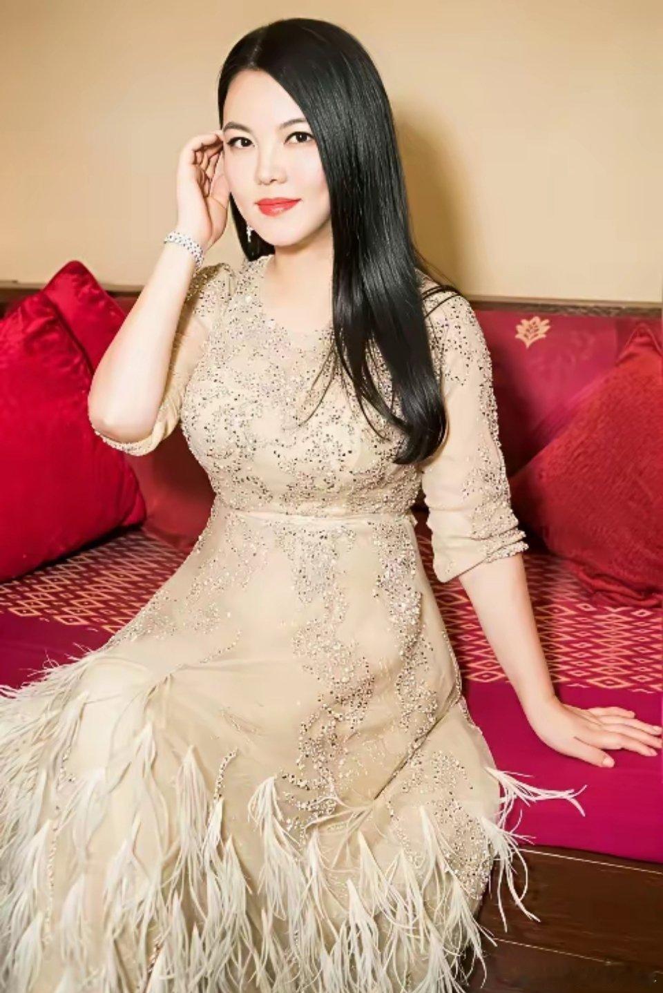 杜海涛问杨迪:“你给你妈钱是分月给、还是分年给？”杨迪说:“我是给我妈发红包，我