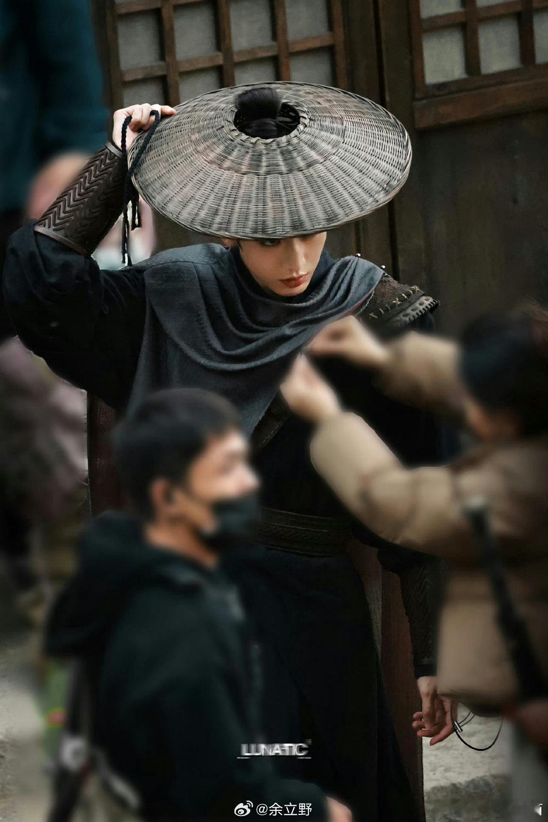 #张凌赫[超话]##度华年好戏开场群像特辑#每个人站在不同的立场上面，我们可以感