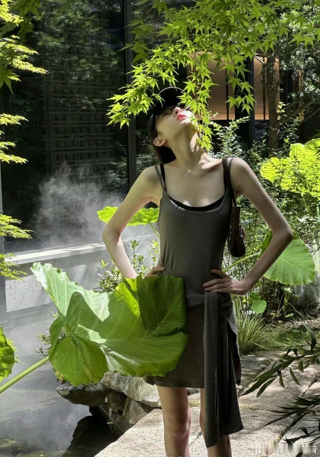 宋祖儿、杨超越两位小🌸同风格营业你pick谁 ​​​