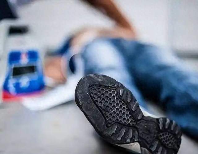 国庆返程务必警惕！男子连开7小时险猝死！这个赶路习惯太多人有