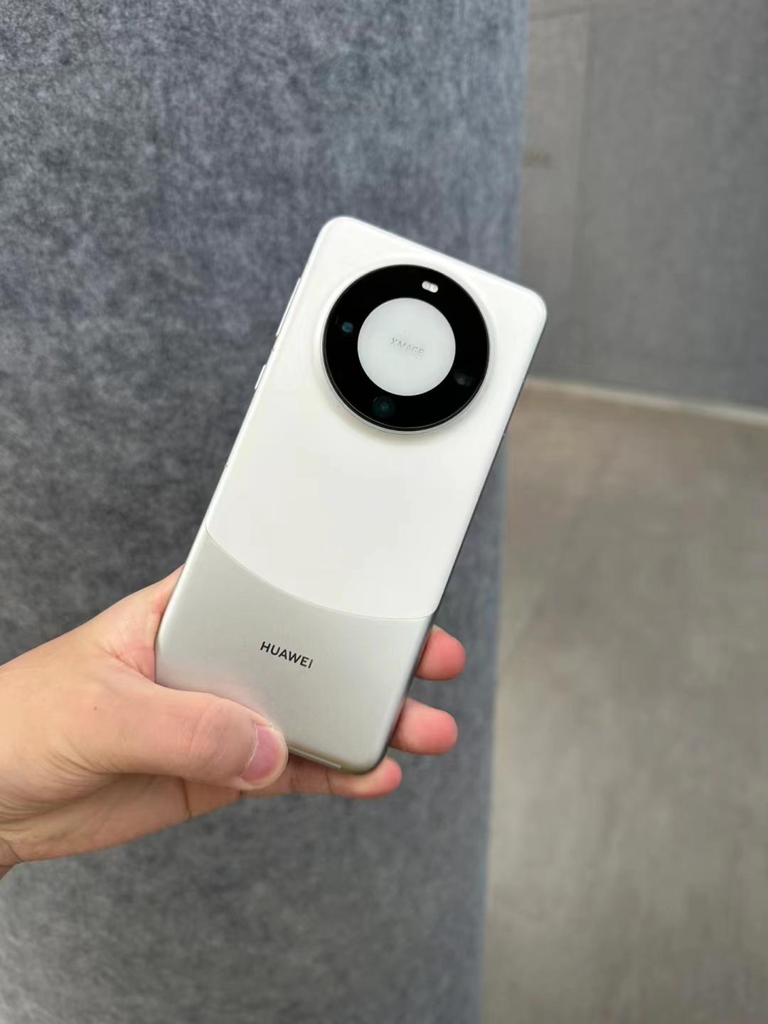 听我一句劝，华为Mate60 Pro要谨慎购买，别被遥遥领先洗脑了。

我是从i