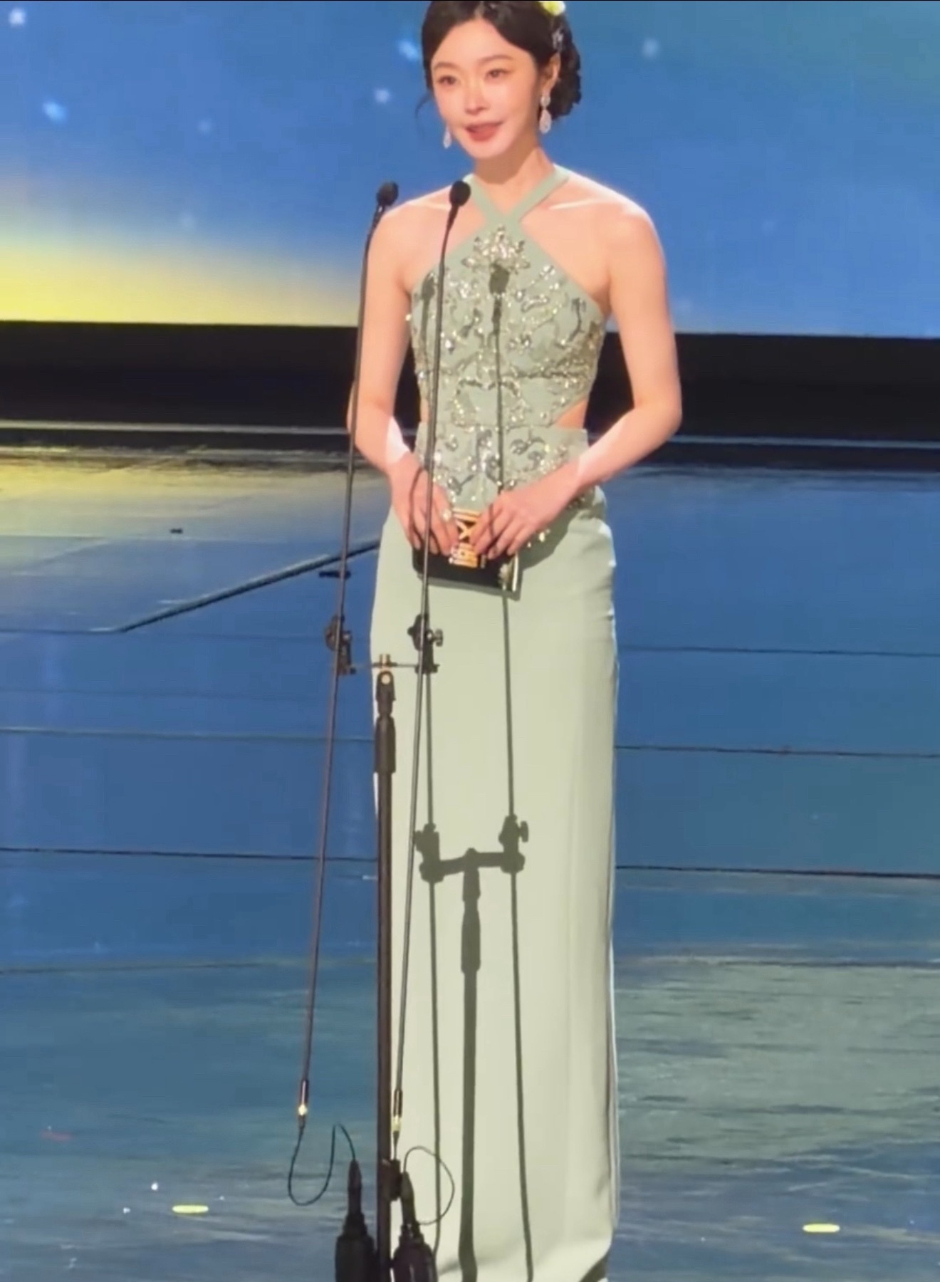 宋轶万茜双女主剧本我先写宋轶万茜两大美女对我眼睛也太友好了吧，懂事的导演快来递本