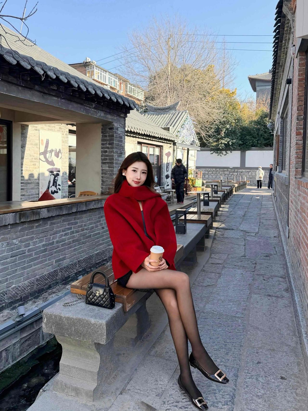 Office lady | 晨光里的港风注脚