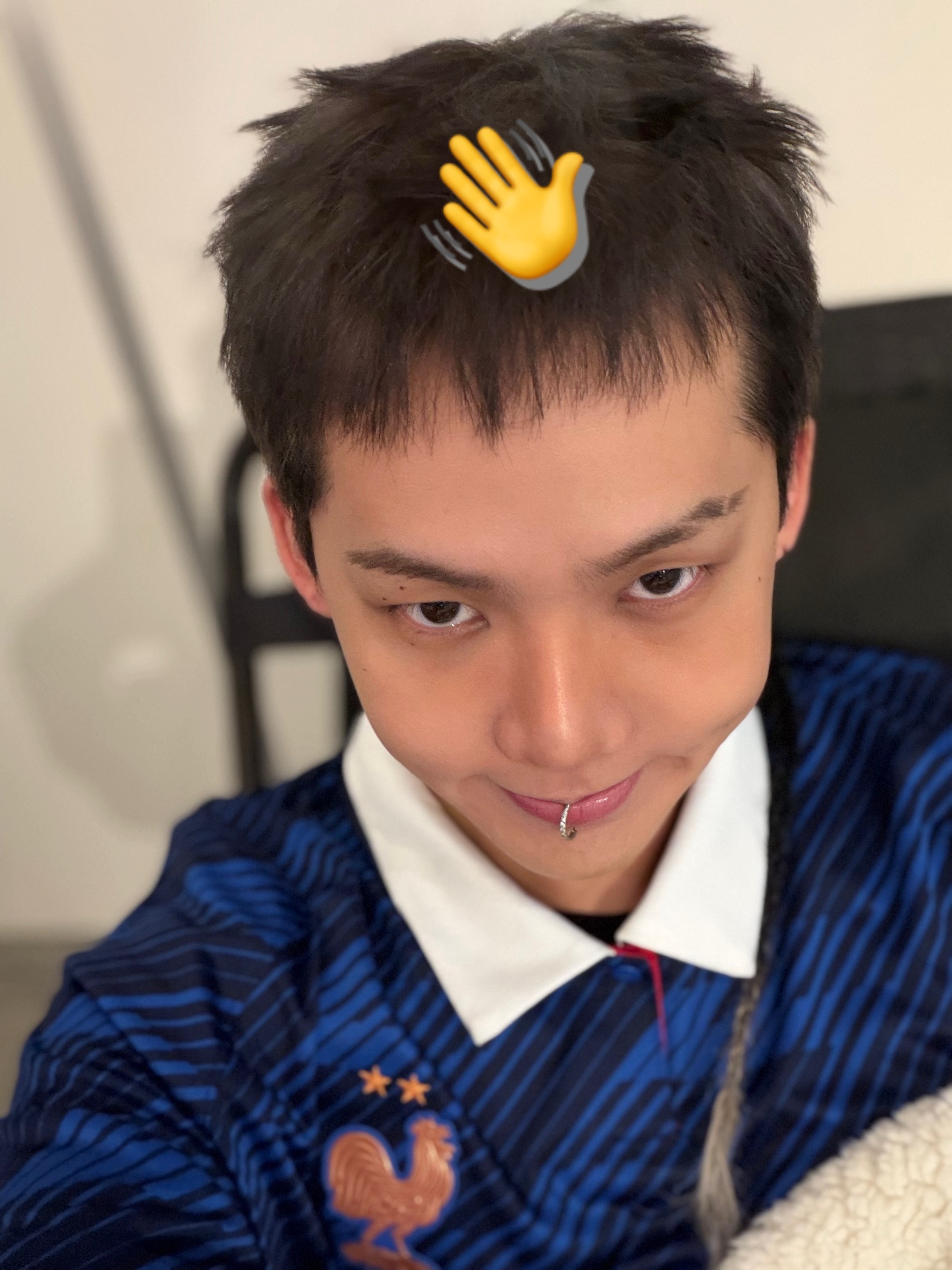 脆选说好喜欢这样拍照啊哈哈哈哈哈哈哈哈哈哈一个脑袋摸一下  嘻嘻