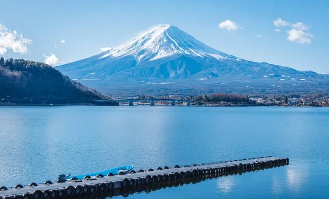 [微风]日本这么当面一套，背后一套的做法确实很 low。 有人会问，为什么要和日
