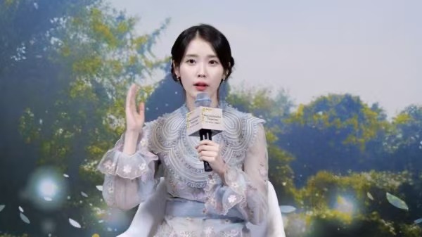 IU回应没有读大学IU不后悔没有读大学 据台媒，IU、朴宝剑新剧《苦尽柑来遇见你
