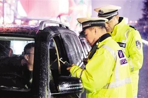元宵夜南宁街头严查！交警设卡守护平安，这件事千万别做！

元宵佳节，万家灯火团圆
