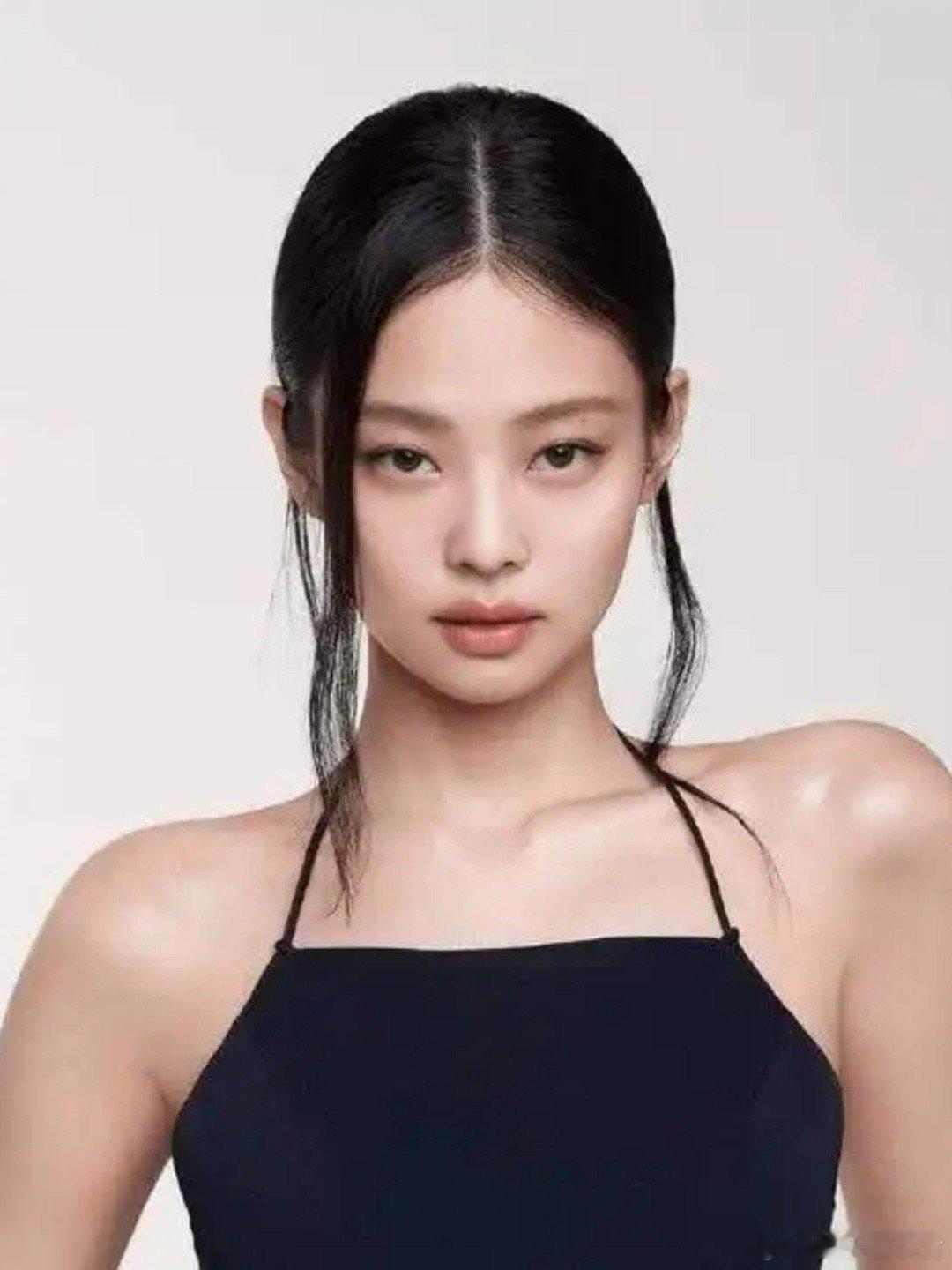 Jennie和新男友手牵手约会韩国女团BLACKPINK成员Jennie（金珍妮