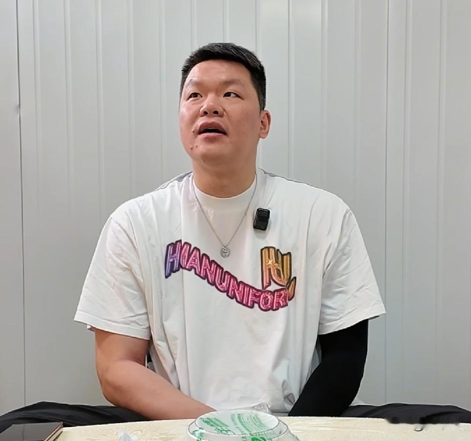 没想到作为十一冠王的广东男篮新赛季这么低调，到目前为止，没有看到朱芳雨的任何行动