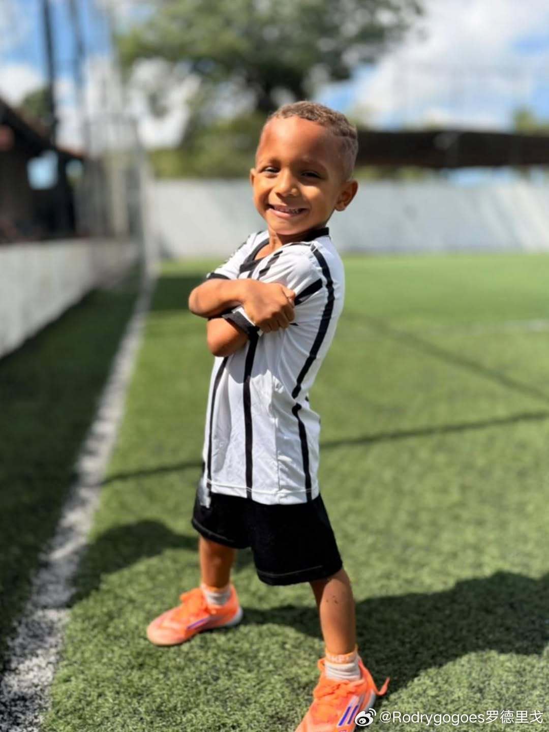 Ravy和Rayan又走上了训练场罗德里戈