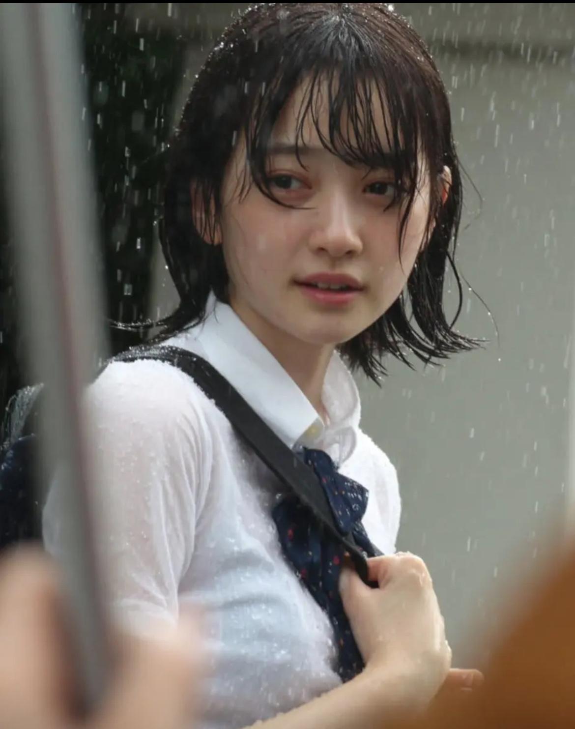 怕结婚吗？

结婚这事
别总听人说
答案在自己心上
你若够稳
便不必慌张
你忘了