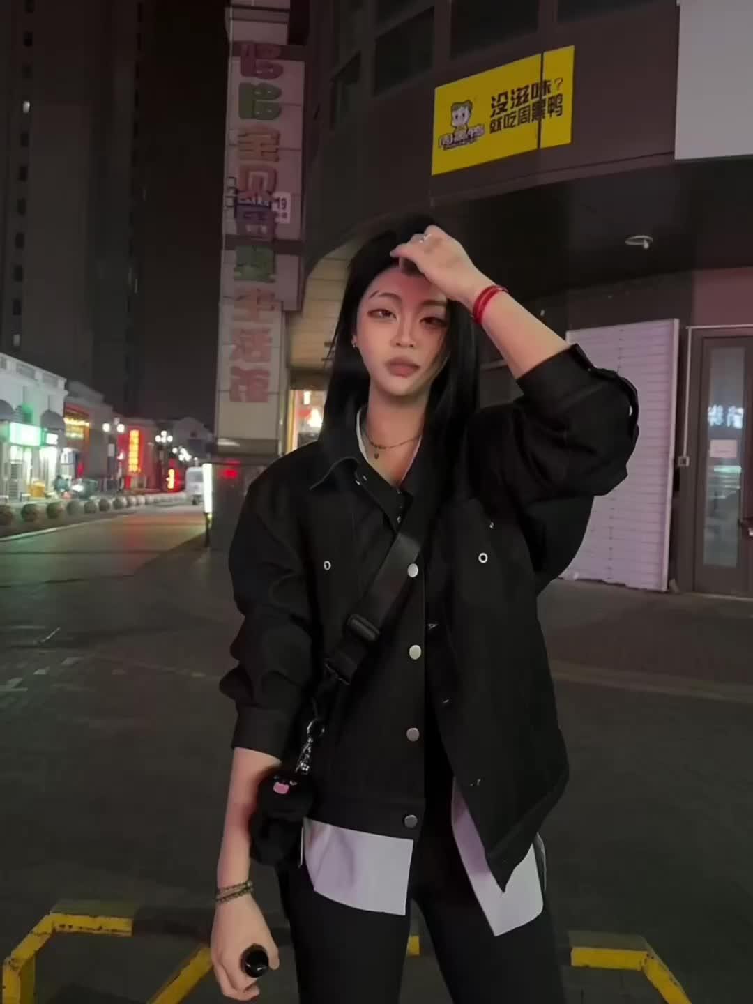 只看着我有那么难吗？