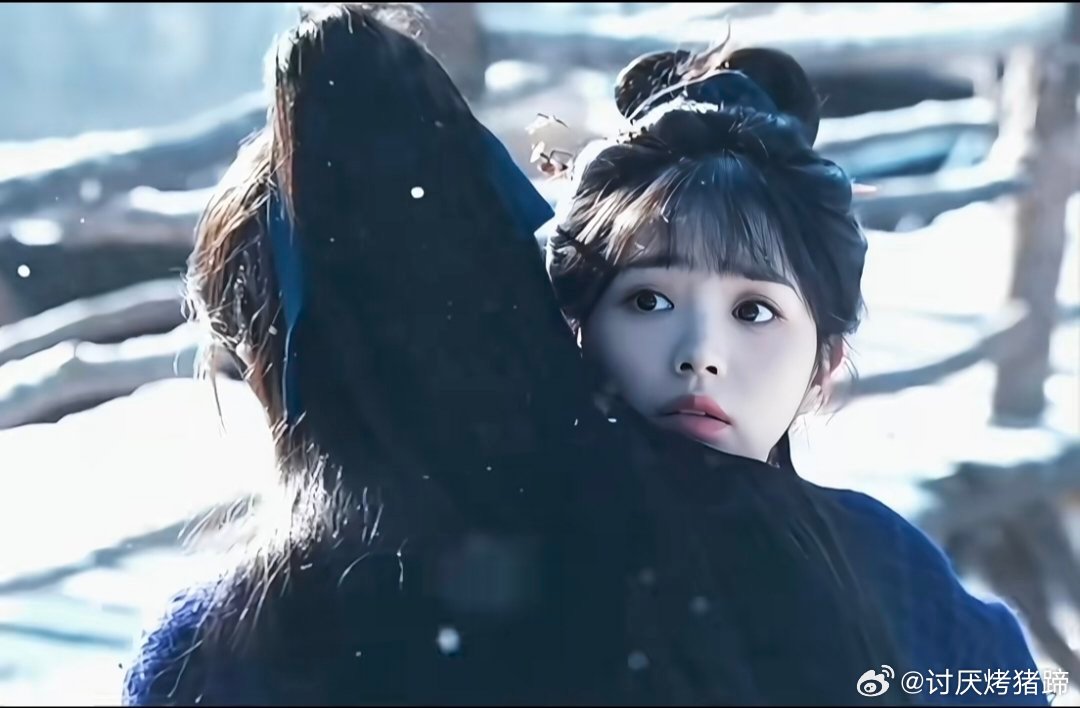 谢征求婚长玉陷入昏迷，谢征守在她身边寸步不离。谢征看着长玉这受伤的样子谢征眼里满