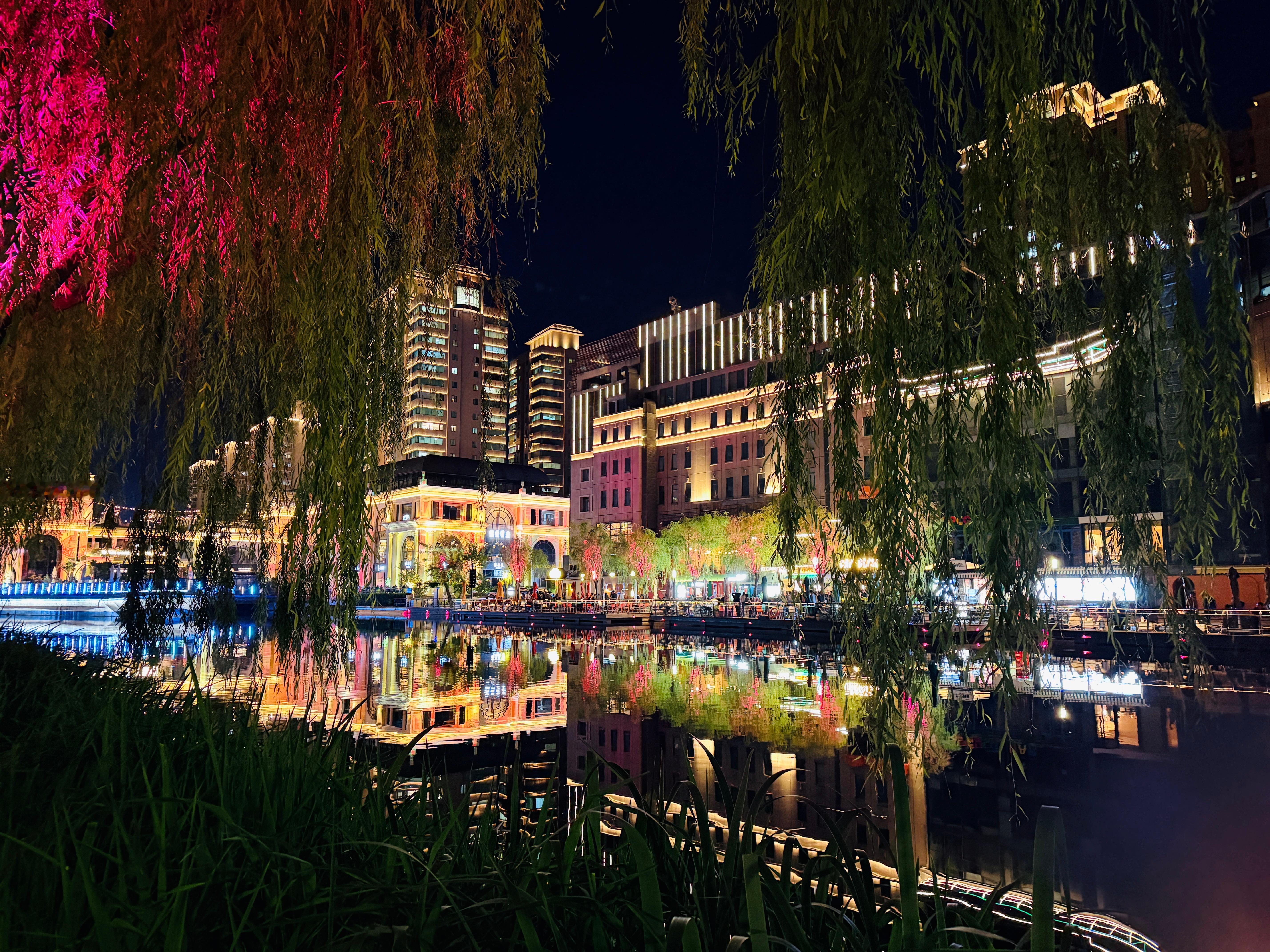 来北京第九年，昨天终于知道为什么说亮马河很适合city walk和约会了~还可以