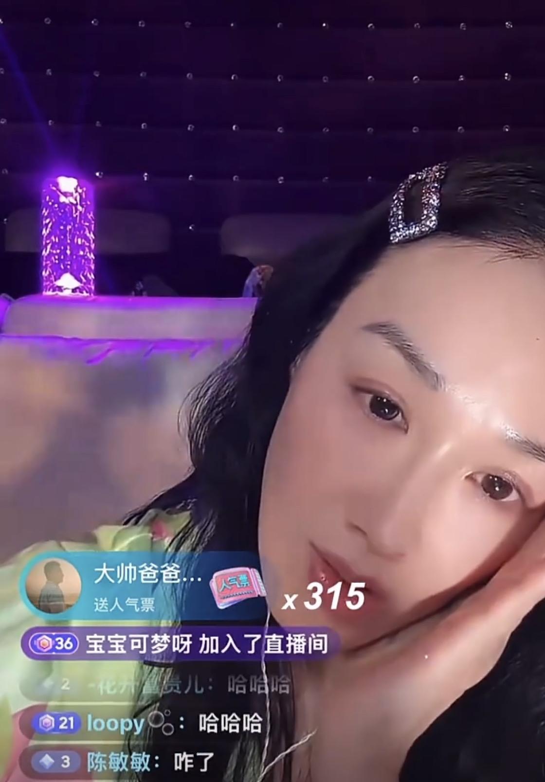 要被钟丽缇，张伦硕两夫妇笑喷了，这应该是今年最搞笑的直播吧！钟丽缇在很认真并且很