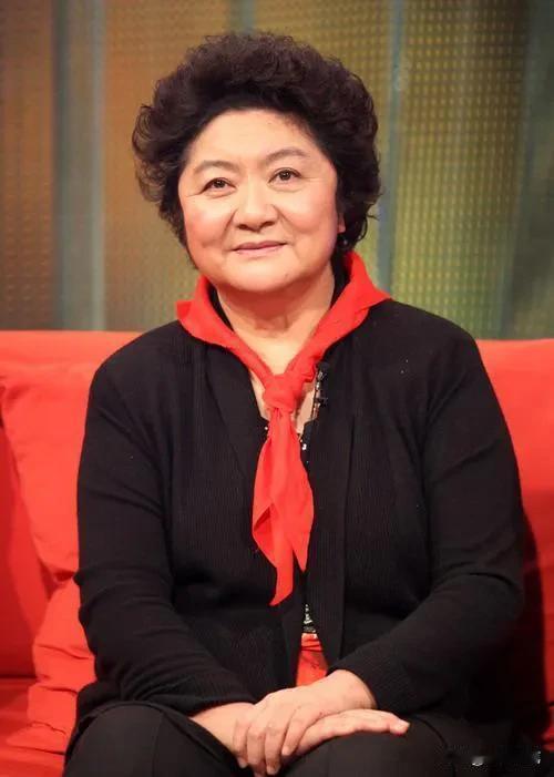 著名影视演员，中央戏剧学院教授张筠英说：我记得很清楚，1982年，中央戏剧学院去